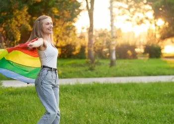 Uşak Üniversitesi, gökkuşağı bayrağı açan öğrenciyi hedef aldı