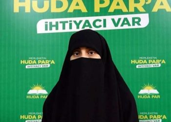 HÜDA PAR Ağrı Kadın Kolları Başkanı, tesettürlü kadınlara ‘giyinik çıplak’ dedi