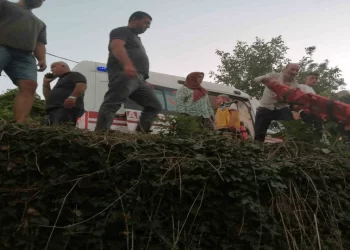 Tarım işçilerini taşıyan araç devrildi: 1’i ağır, 13 yaralı