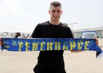 Fenerbahçe’nin yeni transferi Dominik Livakovic İstanbul’da
