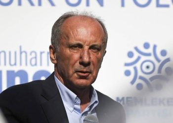 Muharrem İnce yine bildiğiniz gibi; “Eşimi çağırıp dedim ki bak porno kasetim çıkmış!”