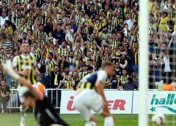 Fenerbahçe resmi maçlarda 10’da 10 yaptı