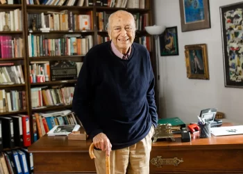 Basın dünyasının duayeniydi: Gazeteci Hıfzı Topuz hayatını kaybetti