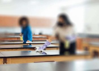 Skandal: Parası olmayan veliye okul temizletme