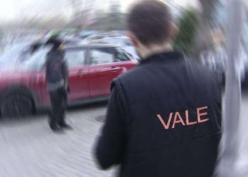 Arabasını valeye verdi, 13 bin Euro’dan oldu