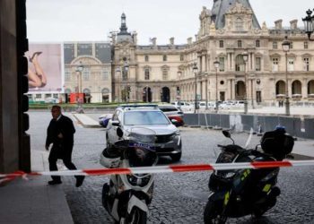 Fransa’da bomba paniği: Versailles Sarayı tahliye edildi