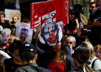 İsrail’de eylemler: Netanyahu’nun evinin önünde toplandılar