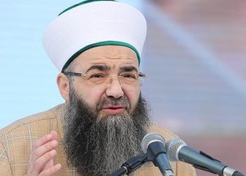 Cübbeli Ahmet yine bildiğiniz gibi: “Tayyip Beyi Mahmut Efendi’nin yağmur duası kurtardı!”