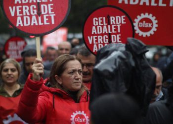 DİSK’in “Gelirde Adalet, Vergide Adalet” yürüyüşü İstanbul’dan başladı