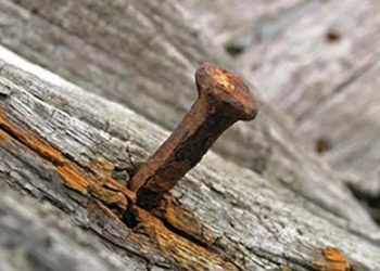  ÇÜRÜK TAHTA ÇİVİ TUTMAZ