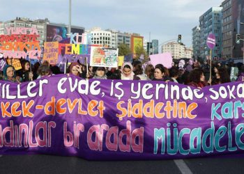 Kadınlar şiddete, sömürüye, eşitsizliğe ve cinayetlere karşı sokağa çıktı