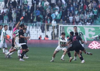 Bursaspor-Diyarbekirspor arasında olaylı maç: 6 kırmızı kart çıktı!