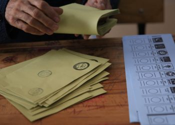 CHP, bazı illerde aday adaylarını mülakattan geçirecek