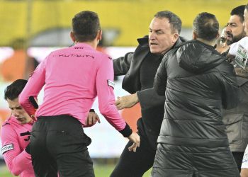 Halil Umut Meler’e yumruk atan Ankaragücü Başkanı Faruk Koca kimdir?