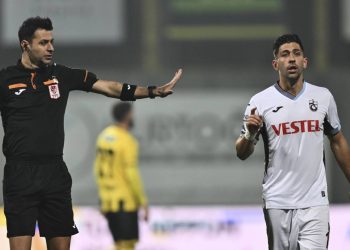 İstanbulspor yönetimi Trabzonspor maçında takımı sahadan çekti