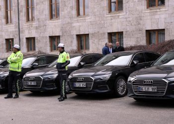 Meclis’e ziyaretçi yasağı