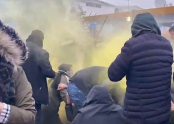 Özak Tekstil işçileri 10 gündür direniyor: Jandarmadan coplu, biber gazlı müdahale