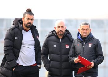 Sivasspor teknik direktörü Servet Çetin, Fenerbahçe maçı için iddialı konuştu