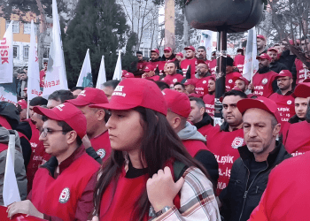Toplu sözleşmede anlaşma çıkmadı: Metal işçileri 39 fabrikada ‘grev’ dedi