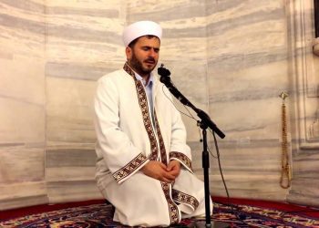 Fatih Camisi imamı ve cemaatten bir kişi bıçaklı saldırıda yaralandı!