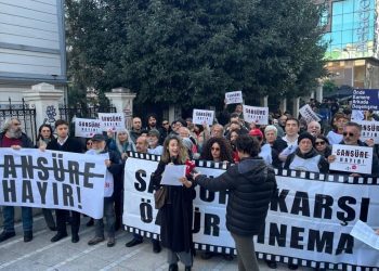 Sanat emekçilerinden Süreyya Operası önünde bir araya geldi