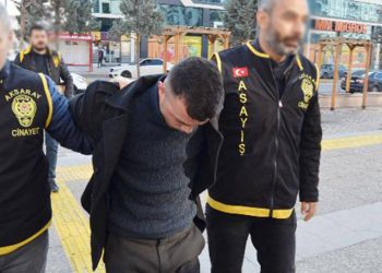 “Nişanlandığı” 15 yaşındaki kız çocuğunu öldüren erkek, ilk duruşmada olay çıkardı