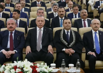 AKP’li vekiller Reuters’a konuştu: ‘Erdoğan AYM’yi frenlemenin yolunu arıyor’