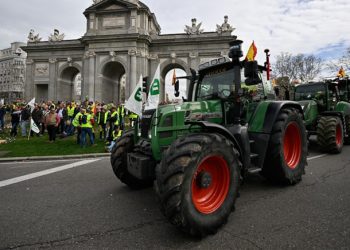 İspanyol çiftçiler, Madrid’de ‘hayatı durdurdu’