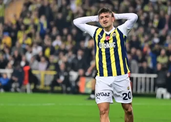Fenerbahçe evinde liderliği kaybetti! Fenerbahçe 2-2 Corendon Alanyaspor