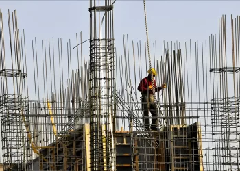 4’üncü kattan düşen inşaat işçisi yaşamını yitirdi