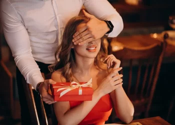 Sevgililer Günü hediyeleri insanı neden stresli yapar?