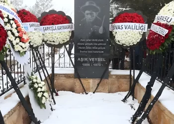 Aşık Veysel vefatının 51. yılında mezarı başında anıldı