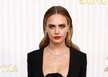 Cara Delevingne’nin 7 milyon dolarlık malikanesinde yangın çıktı: ‘Sahip olduklarınızın kıymetini bilin’