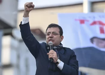 İmamoğlu’ndan seçim çalışması yapan bakanlara: Topunuz gelin!