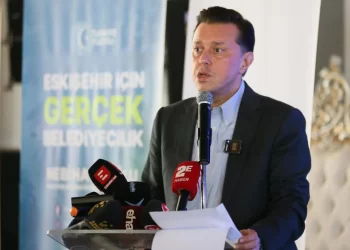 AKP’nin Eskişehir adayı Nebi Hatipoğlu’nu zora sokacak fotoğraflar ortaya çıktı