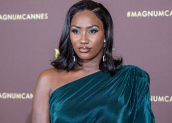 Pop star Aya Nakamura, Fransa’da ırkçılık tartışmasının merkezine yerleşti