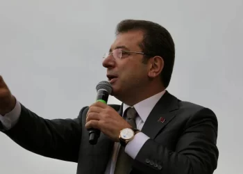 Ekrem İmamoğlu, kendisine Kuran gösteren kişiye yanıt verdi: Belli ki aldanmış, onu da kurtaracağız