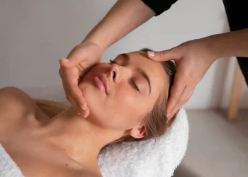 Genç, güzel ve daha diri görünmenin sırrı: 7 adımda yüz yogası rehberi