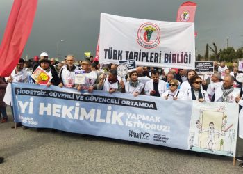 İstanbul’da ‘Büyük Hekim Yürüyüşü’: Şiddetsiz bir ortamda, iyi hekimlik yapmak istiyoruz