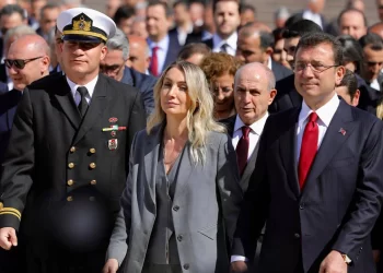 Seçim sonrası Anıtkabir’e ziyaret: İmamoğlu’nun Aslanlı Yol’da konuşma yapması engellendi