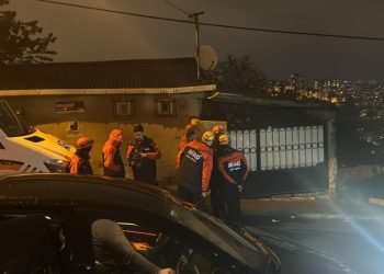 Gaziosmanpaşa’da toprak kayması! Yurttaşlar tahliye edildi…