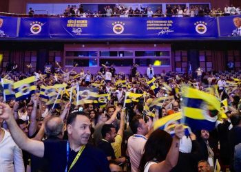 Fenerbahçe’de kongre günü: Aziz Yıldırım salondan ayrıldı