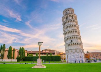 İtalya’nın simgelerinden Pisa Kulesi neden eğridir? Yıkılmadan nasıl duruyor?