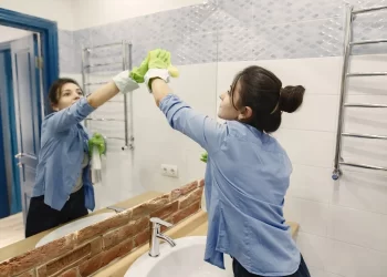 Keşke daha önce bilseydim diyeceğiniz banyo temizliğini çok daha kolay hale getirecek 10 tüyo!