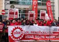 DİSK’in kuruluş yıldönümü genel merkez önünde kutlandı