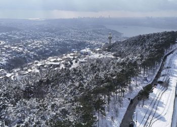 Marmara’da kar: İstanbul’da uçak seferlerinin yüzde 40’ı ertelenecek