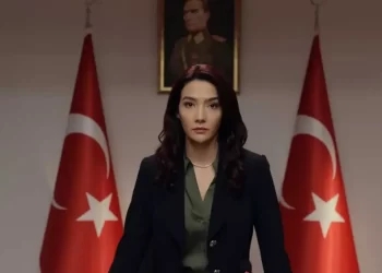 Boykota destek veren Aybüke Pusat, TRT dizisinin kadrosundan çıkarıldı