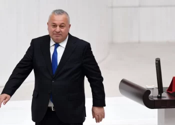 Cemal Enginyurt çileden çıktı: Volkan Konak’ı iğrenç sözlerle hedef alan Çatalca Müftüsü’ne demediğini bırakmadı!