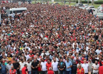 İzmir’de grev beşinci gününde: “Çöpü bırak, masaya gel”