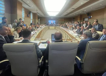 TBMM Sanayi Komisyonu’nda yumruklu tartışma: Zeytin üreticileri Meclis’e alınmadı